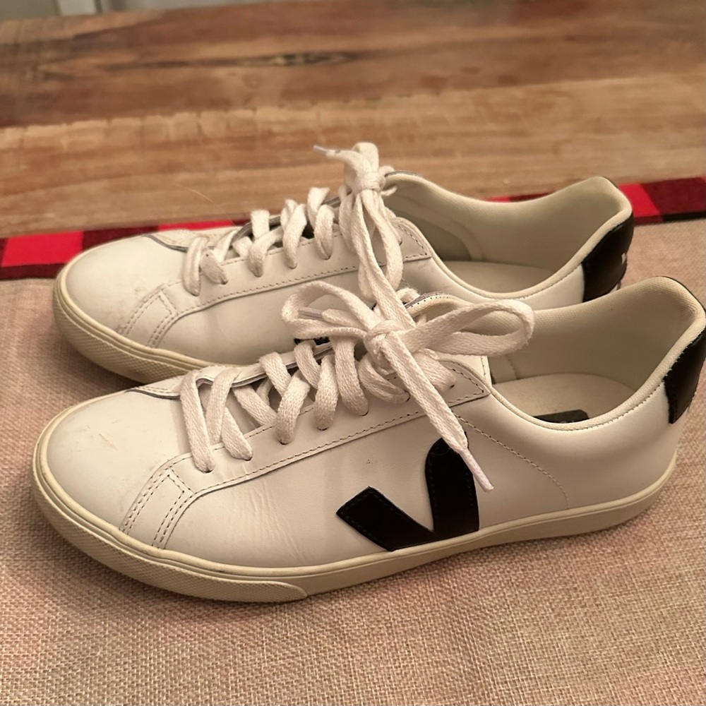 Veja Leather Sneaker